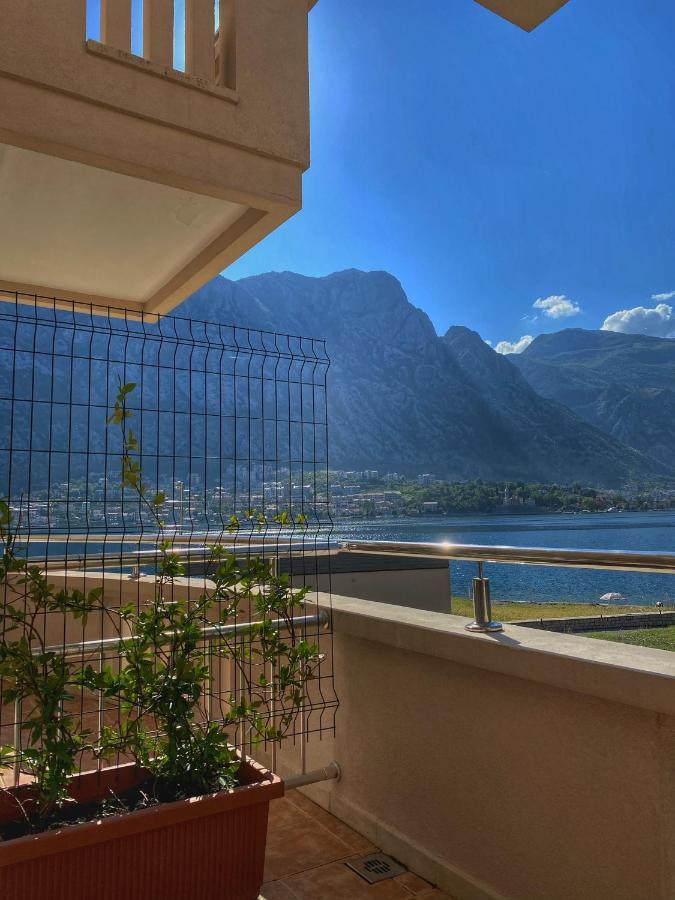 Hotel Montebay Perla Prčanj Exterior foto
