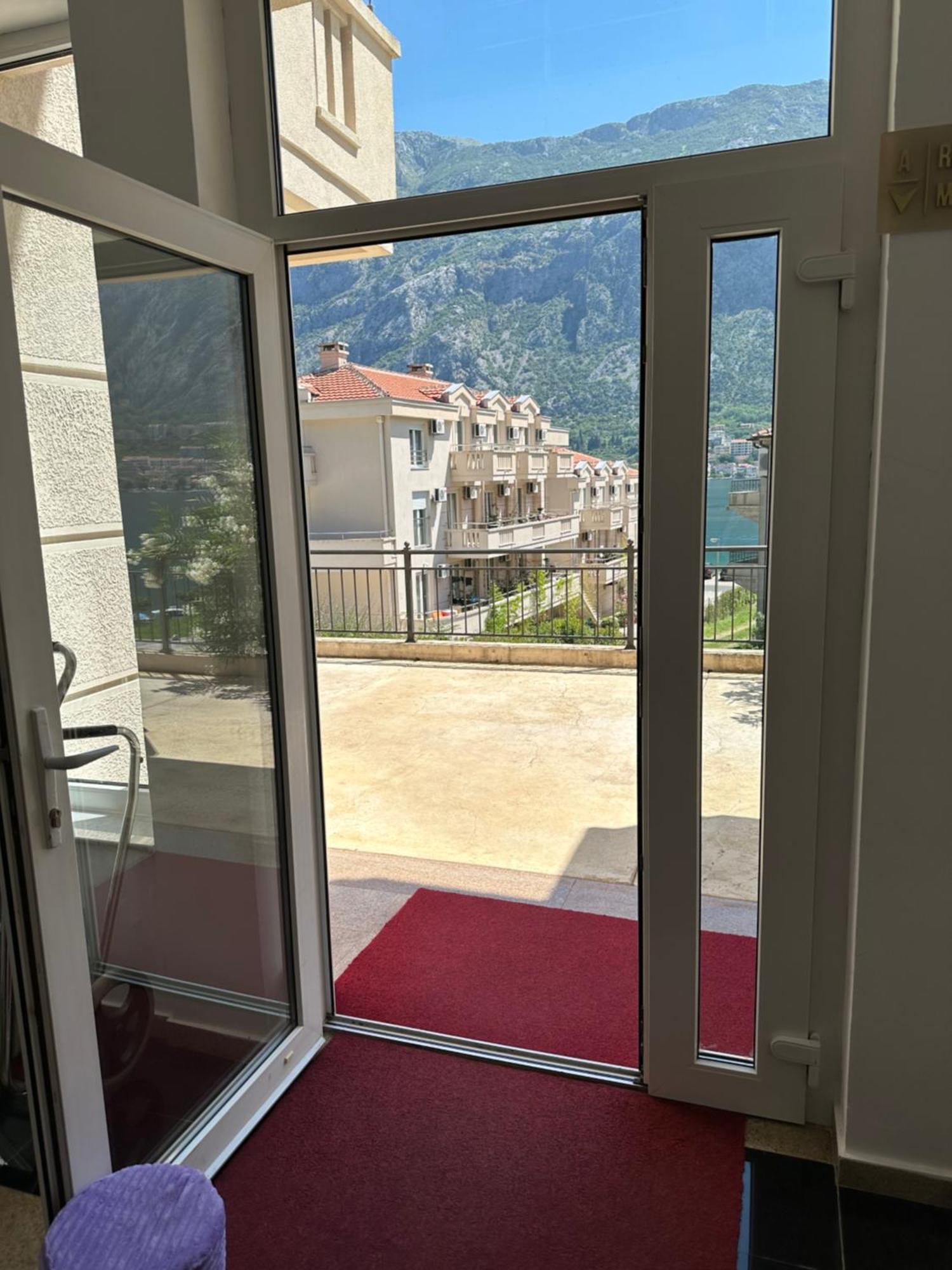 Hotel Montebay Perla Prčanj Exterior foto